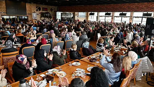 Bora Balcıoğlu ve eşi Sena Balcıoğlu, kadınlarla kahvaltıda buluştu