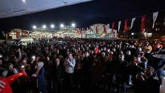 Başkan Yılmaz Gümüşyaka'da seslendi: 'Sosyal belediyeciliğin kitabını yazdık'