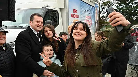 Bora Balcıoğlu, Kiptaş 2. Etap Konutları'nda vatandaşlarla bir araya geldi