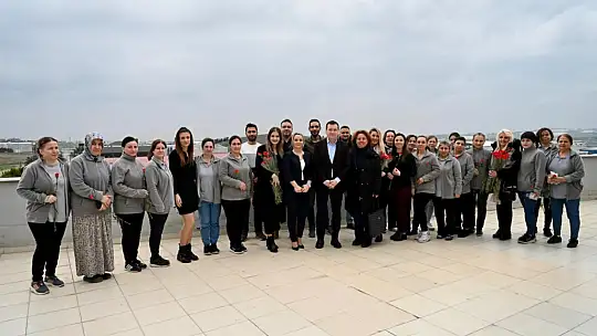 Balcıoğlu, 8 Mart Dünya Emekçi Kadınlar Günü'nde fabrika işçisi kadınlarla servise bindi