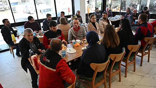 Balcıoğlu ve Ekibi işçilerle öğle yemeğinde buluştu