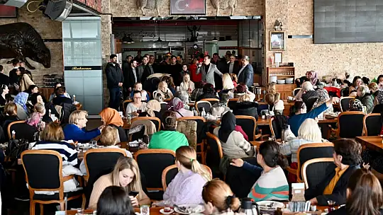 Bora Balcıoğlu ve eşi Sena Balcıoğlu, kadınlarla kahvaltıda buluştu