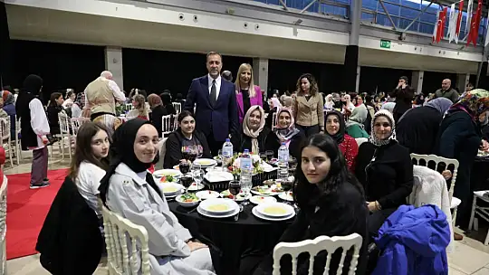 Başkan Yılmaz Bursa'da kadınlarla seslendi: Ant olsun!