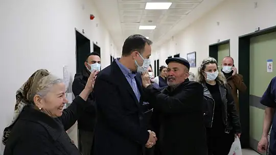 Başkan Yılmaz tedavi gören hastaları ziyaret etti