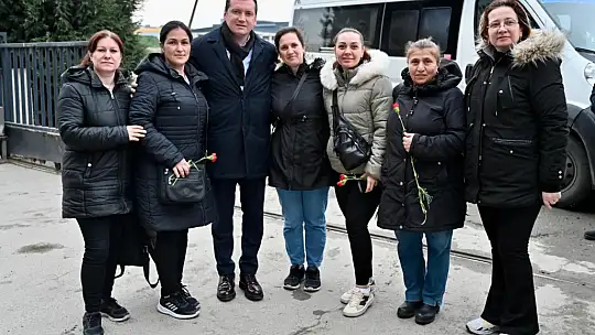 Balcıoğlu, 8 Mart Dünya Emekçi Kadınlar Günü'nde fabrika işçisi kadınlarla servise bindi