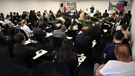 Balcıoğlu, Seluz Esans ve Aroma işçileriyle buluştu