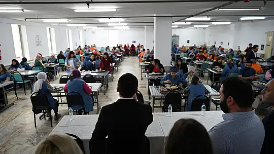 Bora Balcıoğlu, 8 Mart'ta Yelkenci Tekstil'de kadın emekçilerle buluştu