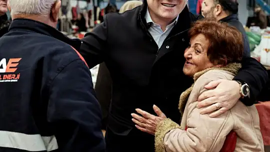 Başkan Balcıoğlu, Gümüşyaka Çarşamba Pazarında Esnafla Buluştu