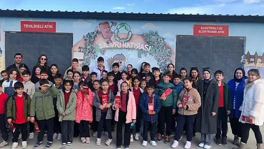 Akören'de öğrenciler Sıfır Atık Merkezini ziyaret etti