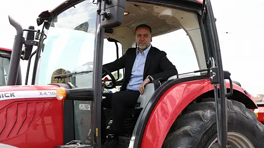 Silivri Belediyesi bu sene de 1.000 dönüm arazisine milli ayçiçeği ekiyor