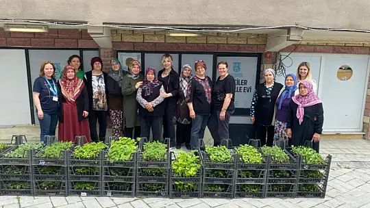 Silivri belediyesinden kursiyer kadınlara 80.000 adet fide