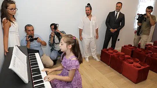 Barış Manço Kütüphanesi Ve Etkinlik Alanına Görkemli Açılış