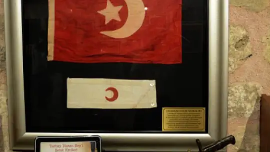 'Kahramanlık Tarihimizin Sessiz Tanıkları' sergisi büyük ilgi görüyor