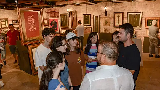 'Kahramanlık Tarihimizin Sessiz Tanıkları' sergisi büyük ilgi görüyor