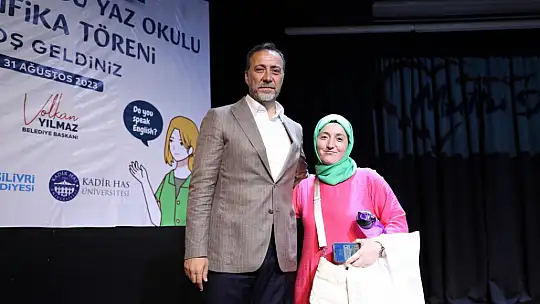 ÜCRETSİZ İNGİLİZCE KURSUNDA SERTİFİKA HEYECANI YAŞANDI