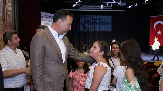 ÜCRETSİZ İNGİLİZCE KURSUNDA SERTİFİKA HEYECANI YAŞANDI