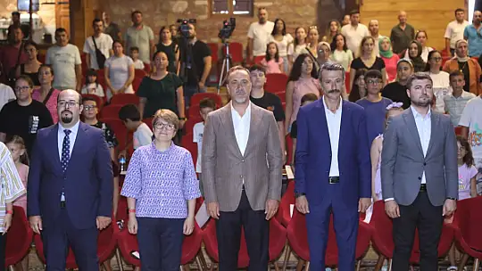 ÜCRETSİZ İNGİLİZCE KURSUNDA SERTİFİKA HEYECANI YAŞANDI