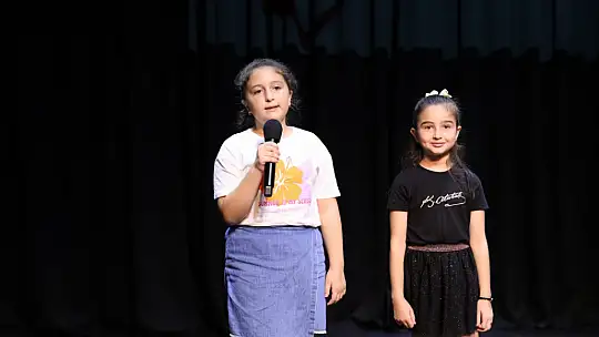 ÜCRETSİZ İNGİLİZCE KURSUNDA SERTİFİKA HEYECANI YAŞANDI