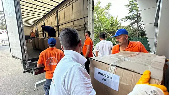 Silivri'den depremzede öğrencilere çanta ve kırtasiye malzemesi desteği