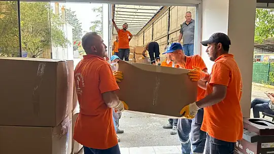 Silivri'den depremzede öğrencilere çanta ve kırtasiye malzemesi desteği