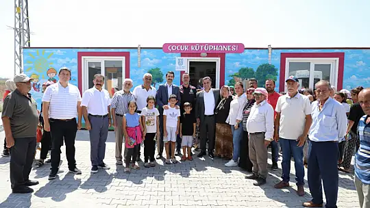 Depremzede öğrencilerin çanta ve kırtasiye malzemesi başkan Yılmaz'dan