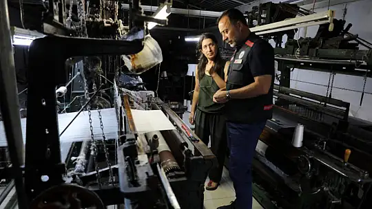 Depremzede öğrencilerin çanta ve kırtasiye malzemesi başkan Yılmaz'dan