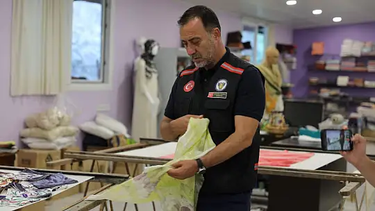 Depremzede öğrencilerin çanta ve kırtasiye malzemesi başkan Yılmaz'dan