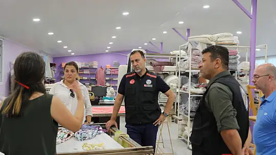 Depremzede öğrencilerin çanta ve kırtasiye malzemesi başkan Yılmaz'dan