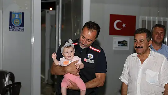 Depremzede öğrencilerin çanta ve kırtasiye malzemesi başkan Yılmaz'dan