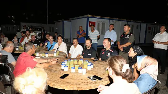 Depremzede öğrencilerin çanta ve kırtasiye malzemesi başkan Yılmaz'dan