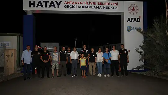 Depremzede öğrencilerin çanta ve kırtasiye malzemesi başkan Yılmaz'dan