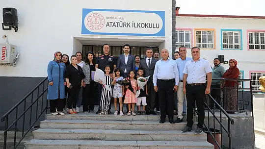 Depremzede öğrencilerin çanta ve kırtasiye malzemesi başkan Yılmaz'dan