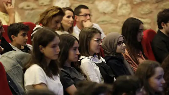 Silivri Belediyesinden YKS ve LGS'de dereceye giren öğrencilere ödül