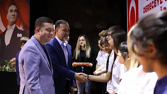 Silivri Belediyesinden YKS ve LGS'de dereceye giren öğrencilere ödül