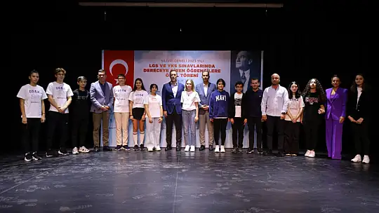 Silivri Belediyesinden YKS ve LGS'de dereceye giren öğrencilere ödül