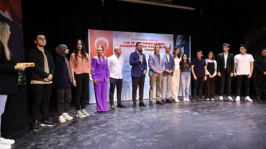 Silivri Belediyesinden YKS ve LGS'de dereceye giren öğrencilere ödül