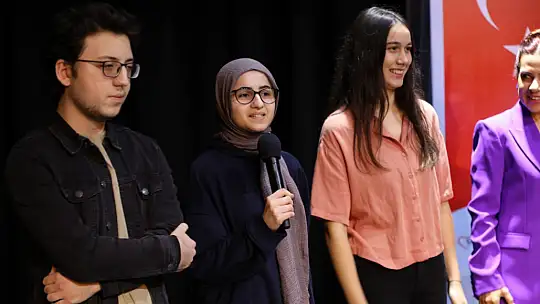 Silivri Belediyesinden YKS ve LGS'de dereceye giren öğrencilere ödül