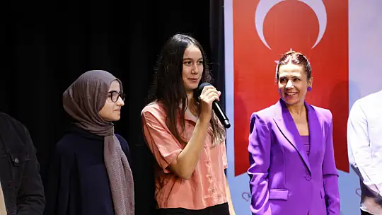 Silivri Belediyesinden YKS ve LGS'de dereceye giren öğrencilere ödül