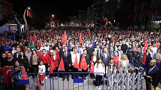 Silivri'de Cumhuriyet coşkusu Kıraç konseriyle devam etti