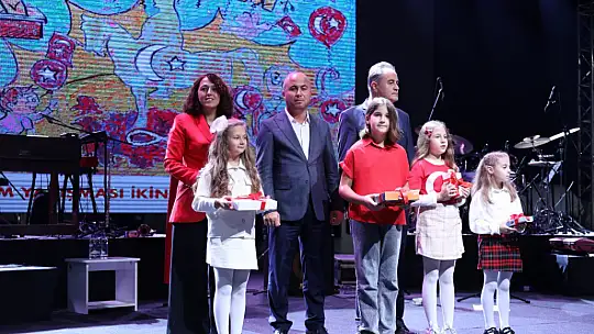 Silivri'de Cumhuriyet coşkusu Kıraç konseriyle devam etti