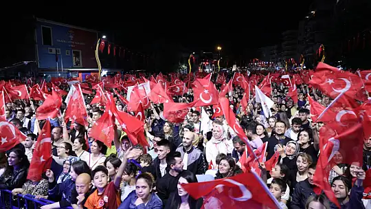 Silivri'de Cumhuriyet coşkusu Kıraç konseriyle devam etti