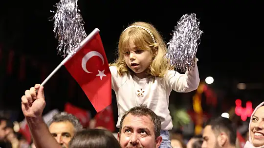 Silivri'de Cumhuriyet coşkusu Kıraç konseriyle devam etti