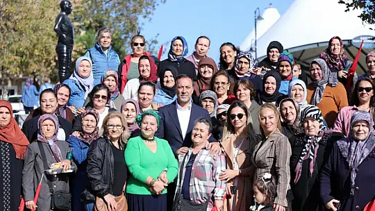 Başkan Yılmaz Kavaklı'da kadınlarla buluştu
