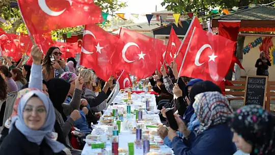 Başkan Yılmaz Kavaklı'da kadınlarla buluştu