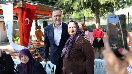 Başkan Yılmaz Kavaklı'da kadınlarla buluştu