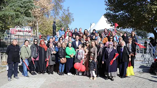 Başkan Yılmaz Kavaklı'da kadınlarla buluştu
