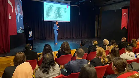 SİLİVRİ'DE KADINA YÖNELİK ŞİDDETE HAYIR KONULU PANEL DÜZENLENDİ
