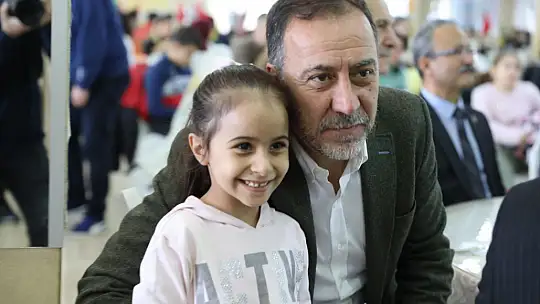 BAŞKAN YILMAZ: 'ÖĞRETMENLERİMİZ GELECEĞİMİZİN HAMURUNU YOĞURAN AYDINLIK MEŞALELERİDİR'