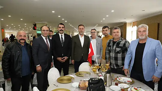 BAŞKAN YILMAZ: 'ÖĞRETMENLERİMİZ GELECEĞİMİZİN HAMURUNU YOĞURAN AYDINLIK MEŞALELERİDİR'