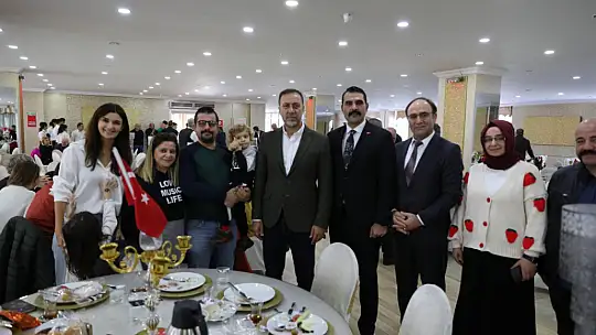 BAŞKAN YILMAZ: 'ÖĞRETMENLERİMİZ GELECEĞİMİZİN HAMURUNU YOĞURAN AYDINLIK MEŞALELERİDİR'